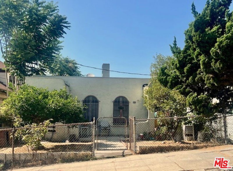 341 Douglas St