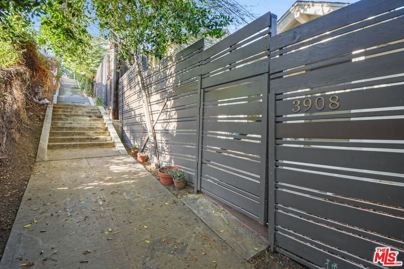3908 Edison Walk