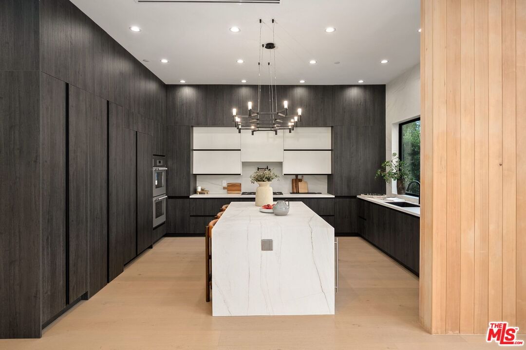 Calhoun photo 14