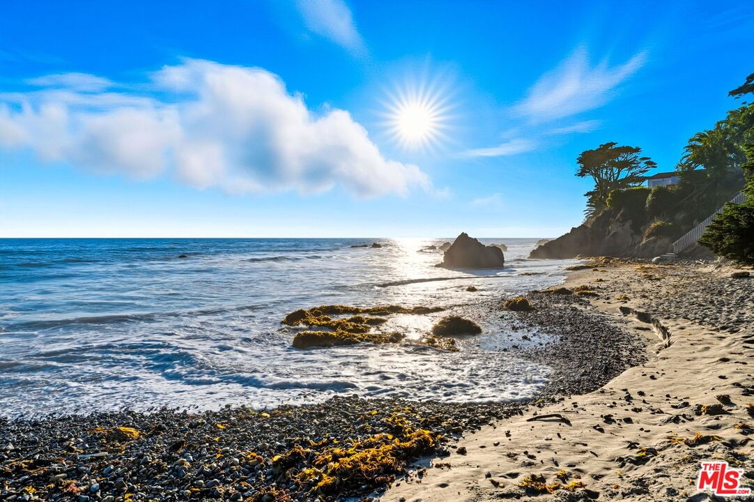 Sea Level photo 11