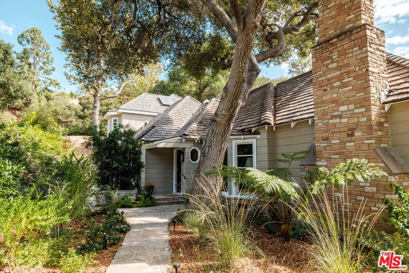 2528 Sleepy Hollow Dr