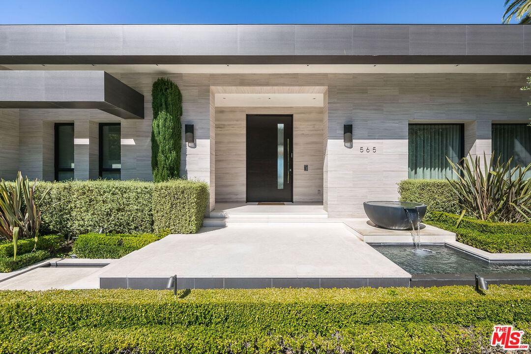 Evelyn photo 1