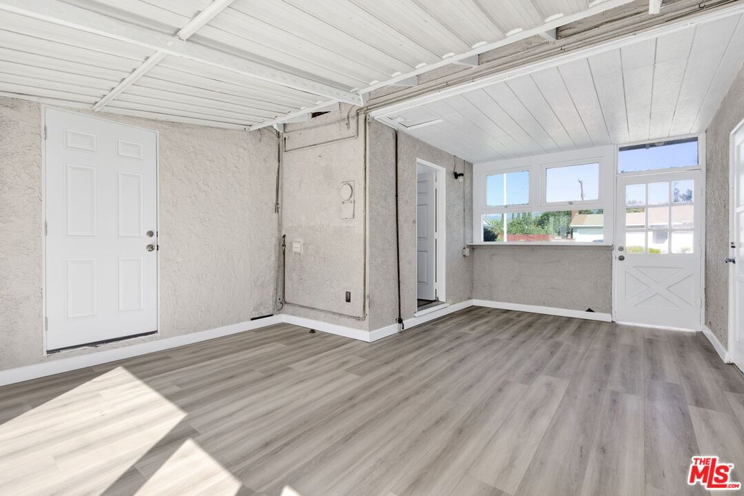 Glendora photo 24
