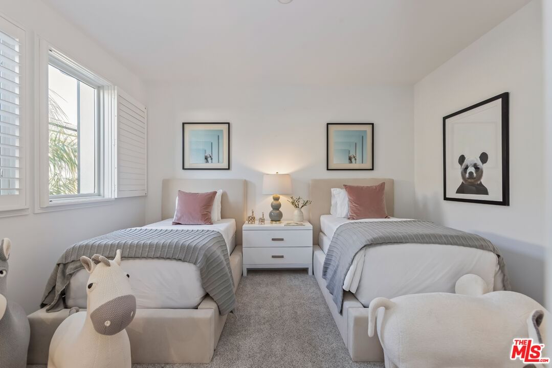 Cromwell photo 44