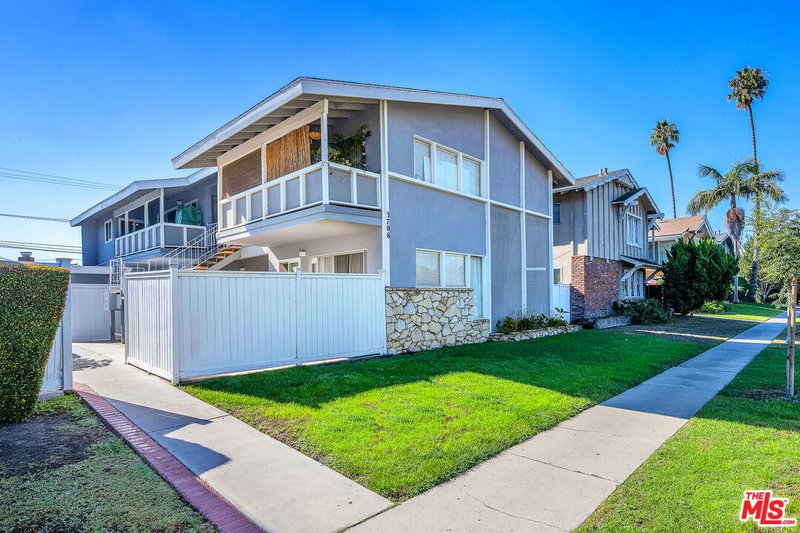 3706 Redondo Beach Blvd