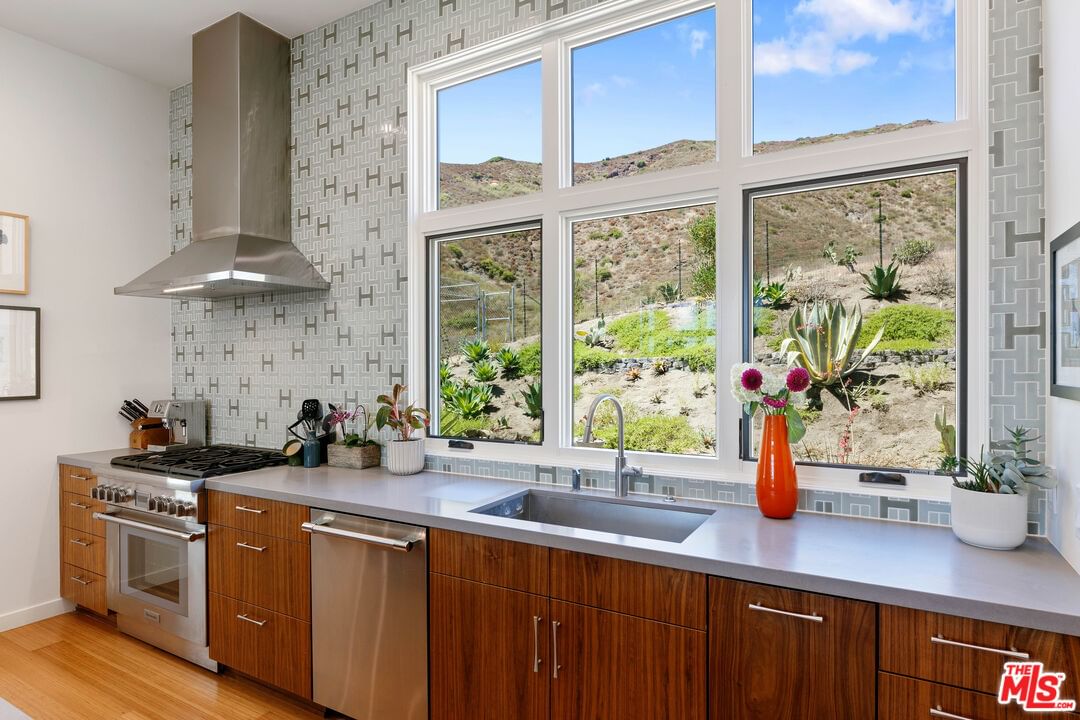 Mulholland photo 10