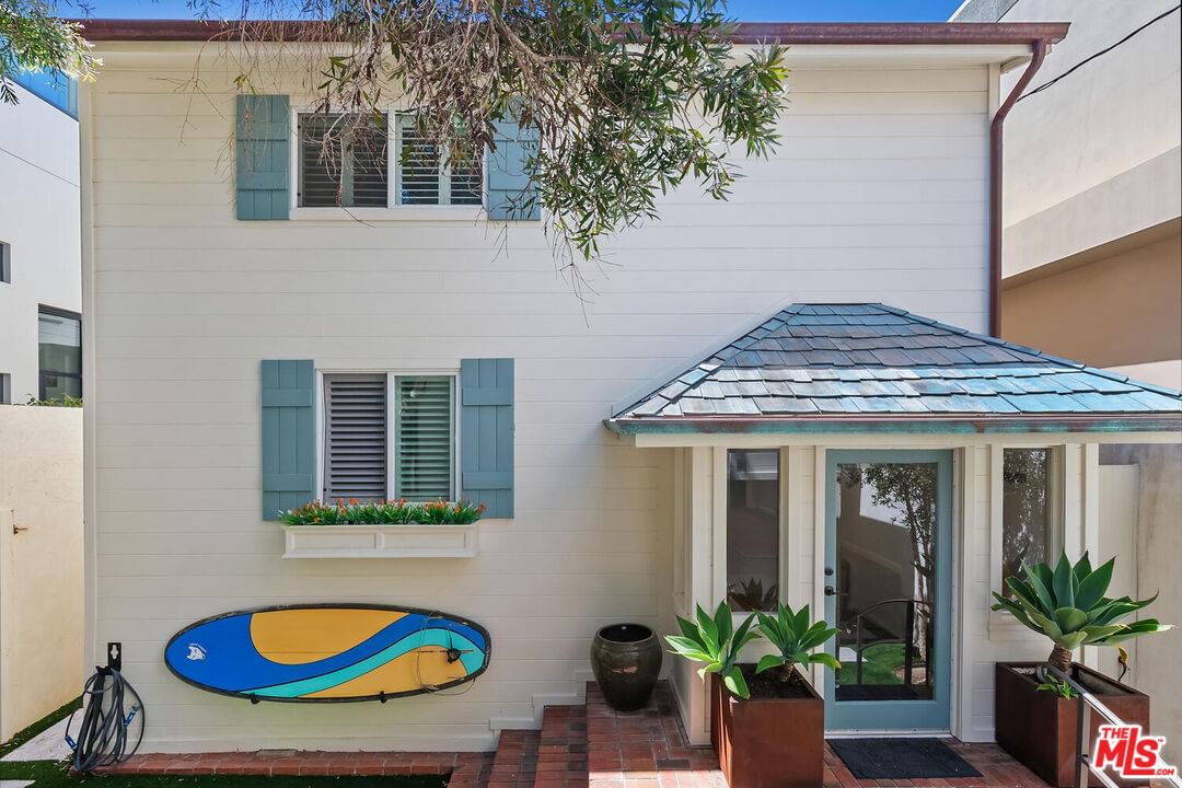 Malibu Colony photo 11