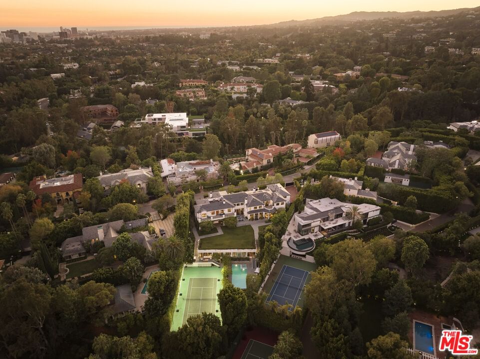 Carolwood photo 31