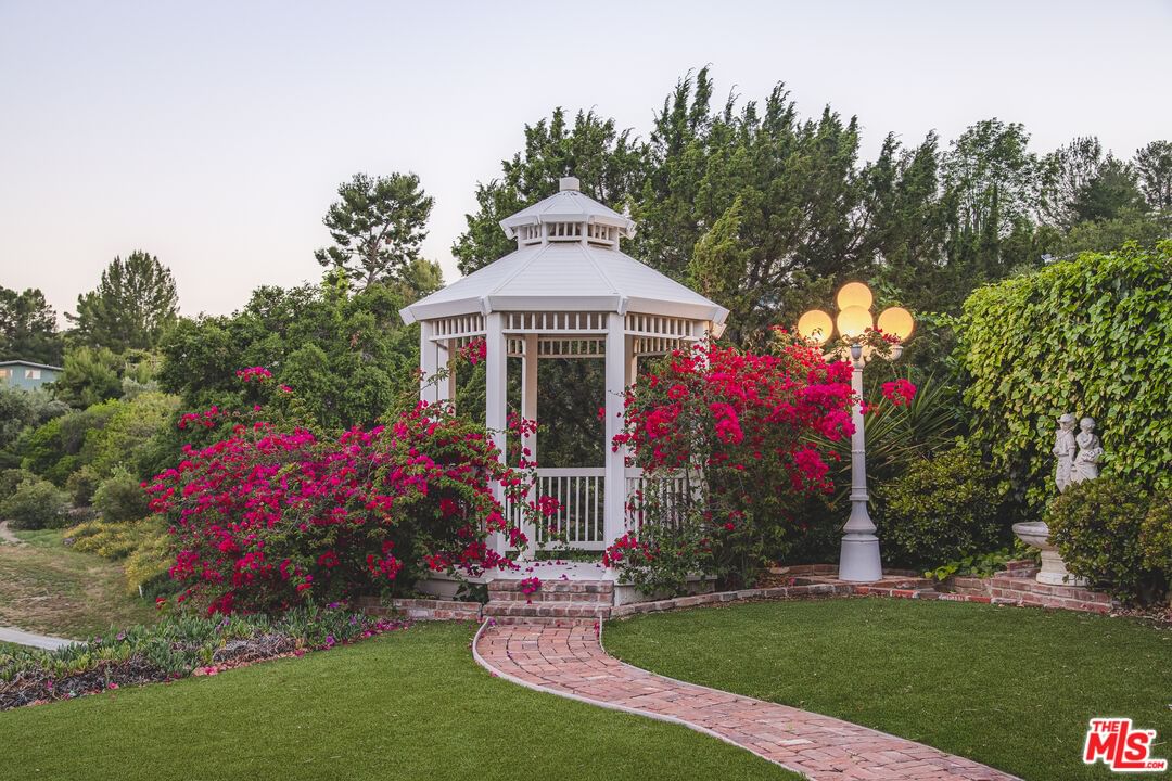 Greenbriar photo 40