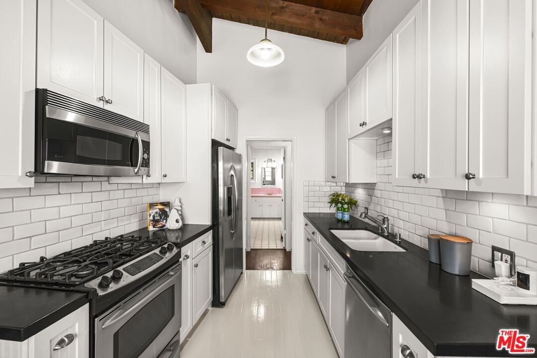 Beverly Glen photo 12