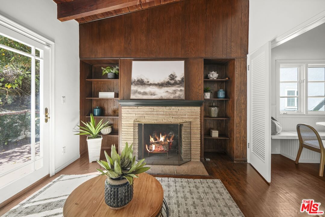 Beverly Glen photo 16