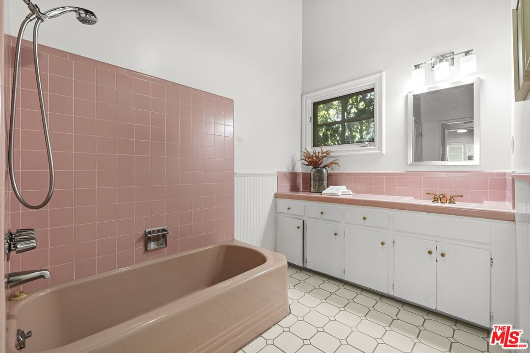 Beverly Glen photo 22