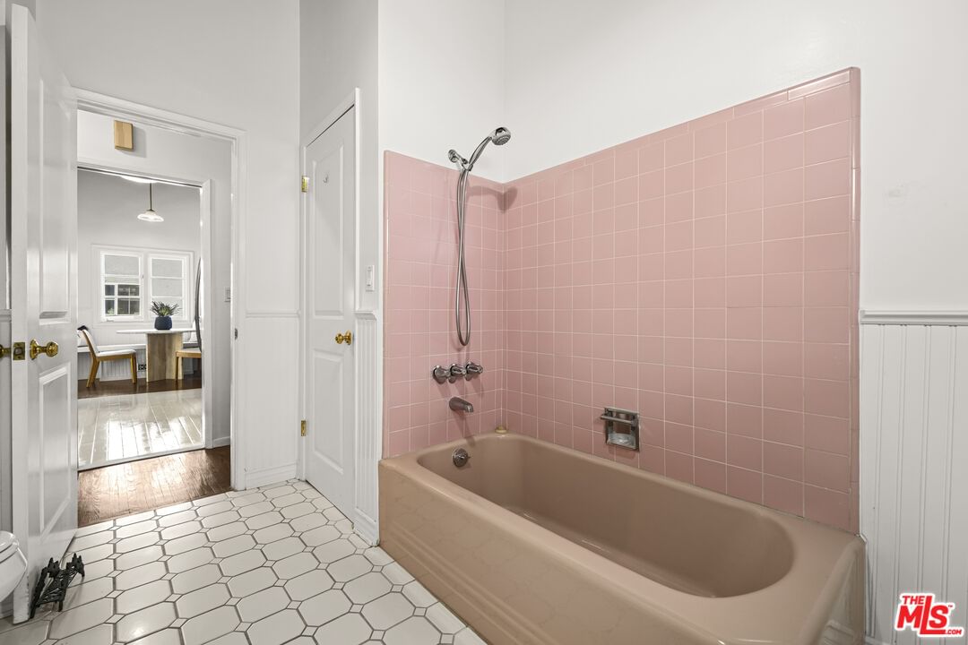 Beverly Glen photo 23