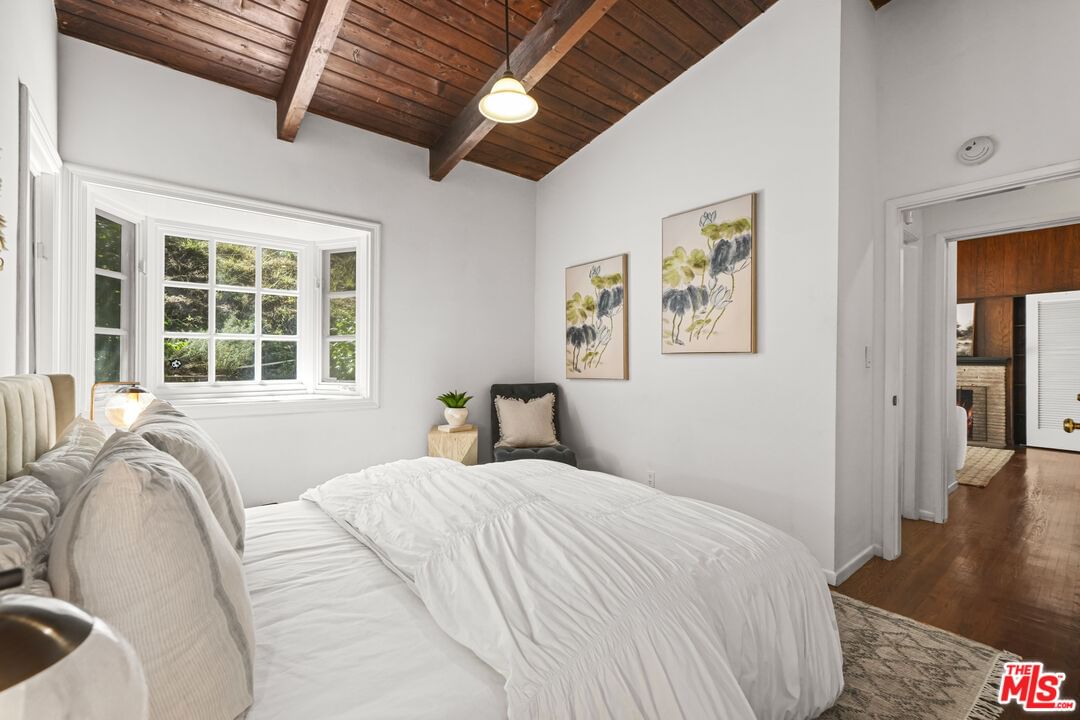 Beverly Glen photo 25