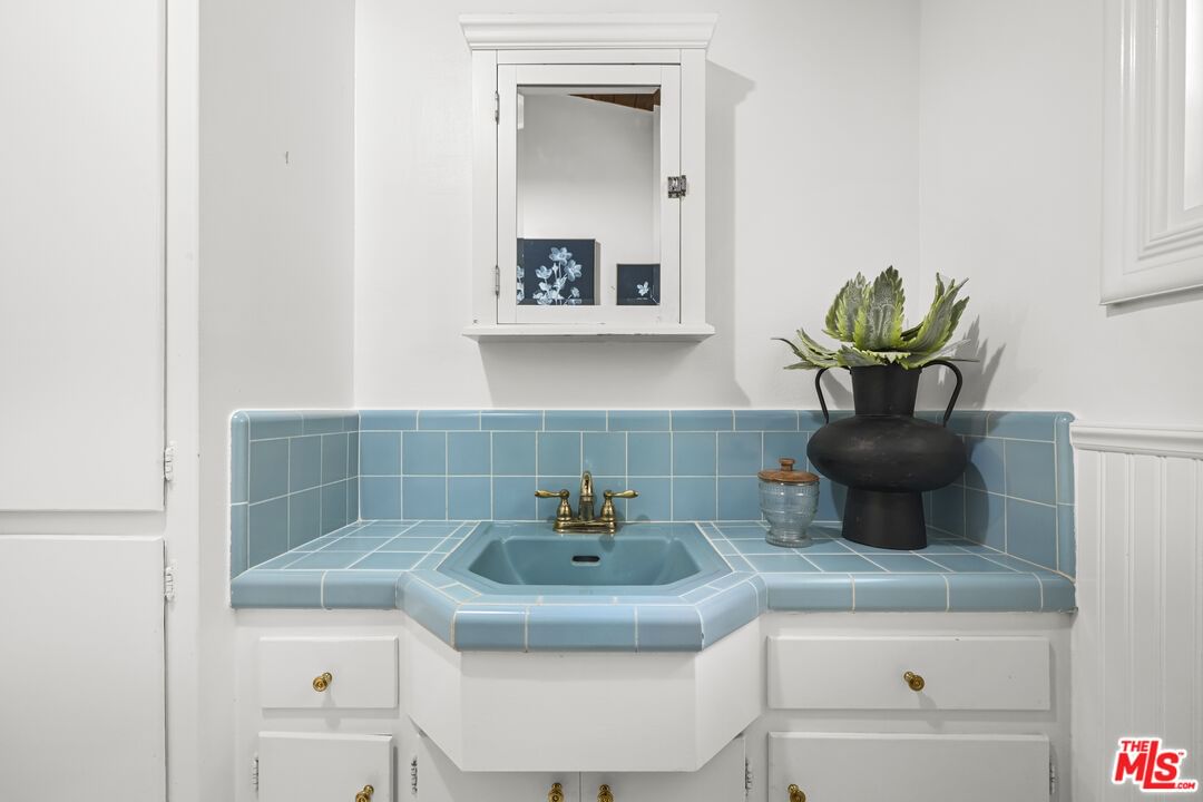 Beverly Glen photo 28