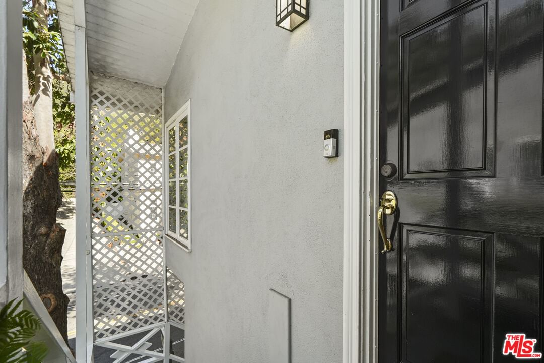 Beverly Glen photo 33