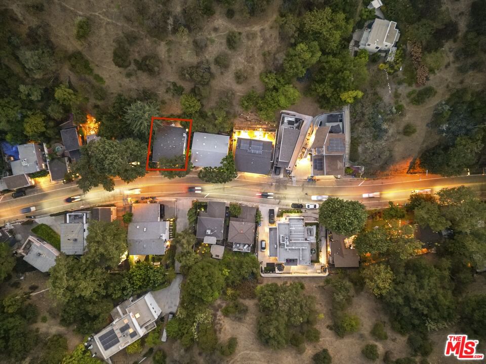 Beverly Glen photo 36