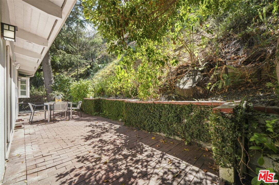 Beverly Glen photo 37