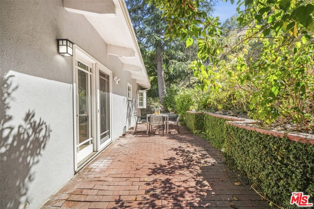 Beverly Glen photo 38
