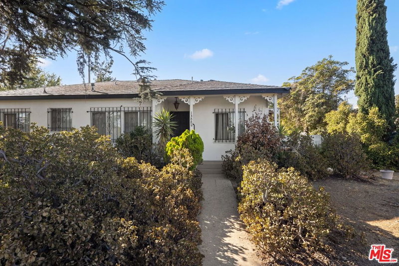 13885 Terra Bella St