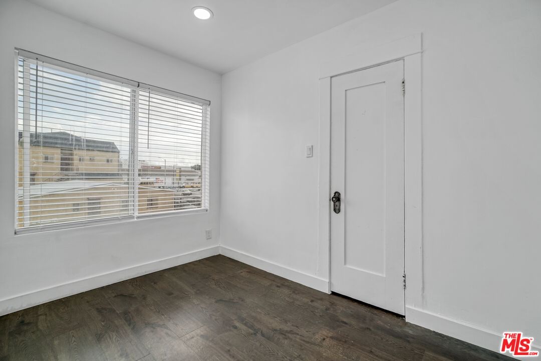 Avenue 25 photo 34