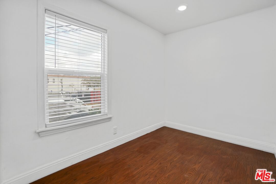 Avenue 25 photo 36