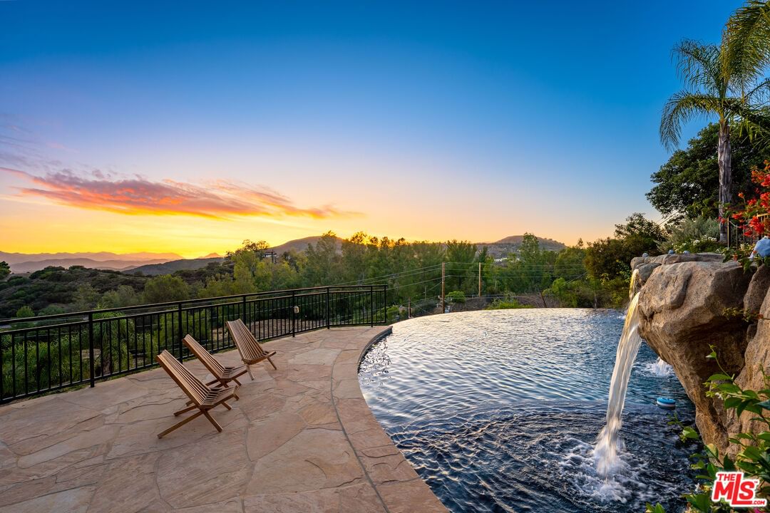 Mulholland photo 17