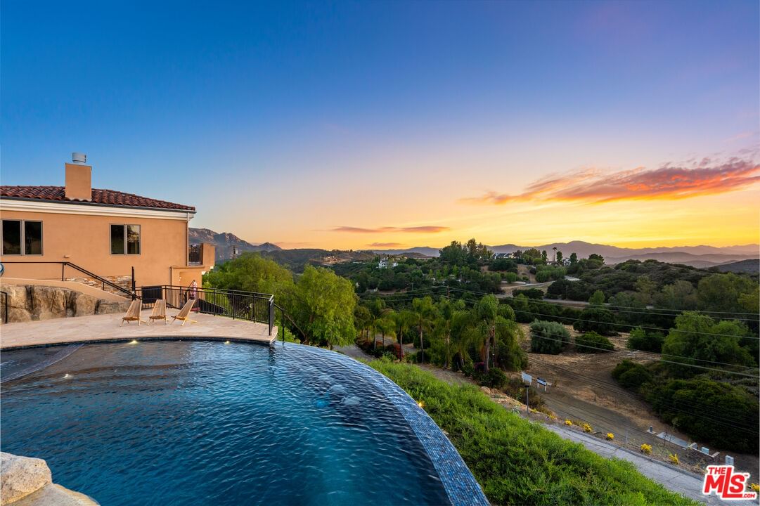 Mulholland photo 19