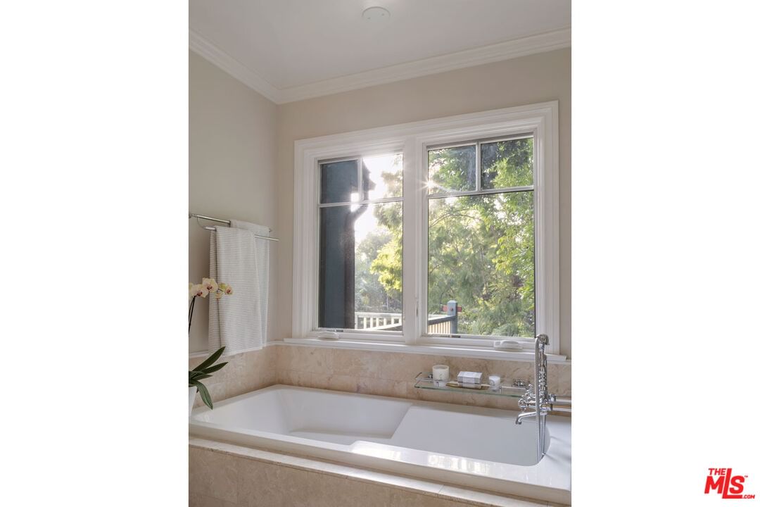 Altadena photo 25