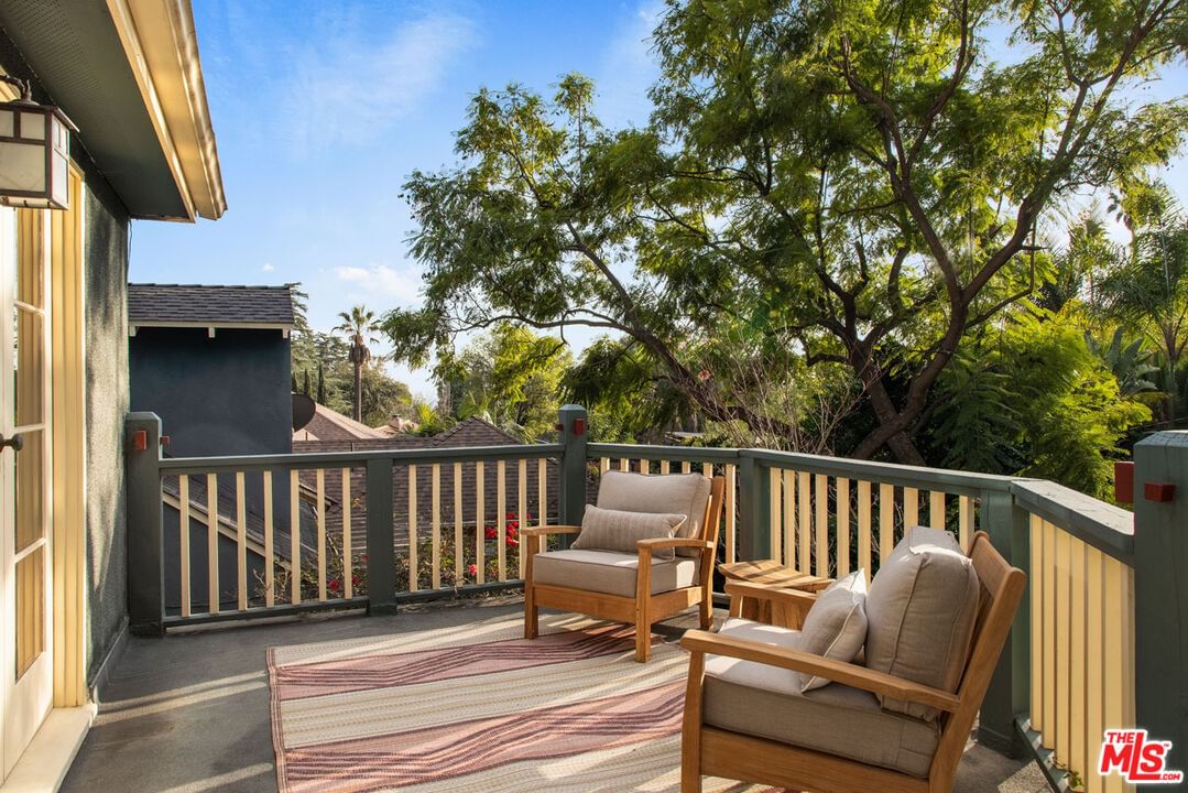 Altadena photo 33