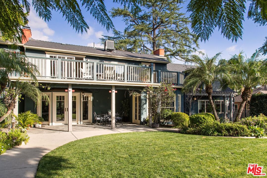 Altadena photo 34