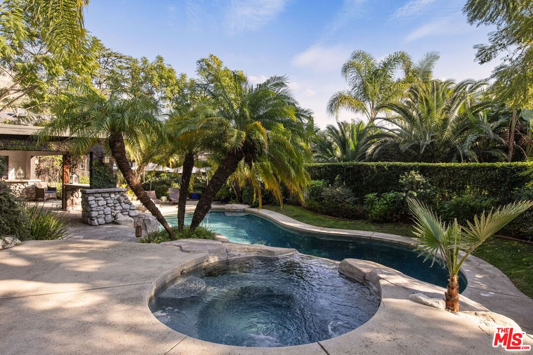 Altadena photo 42