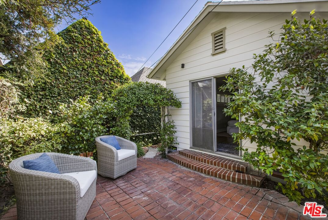 Oak Knoll Gardens photo 30
