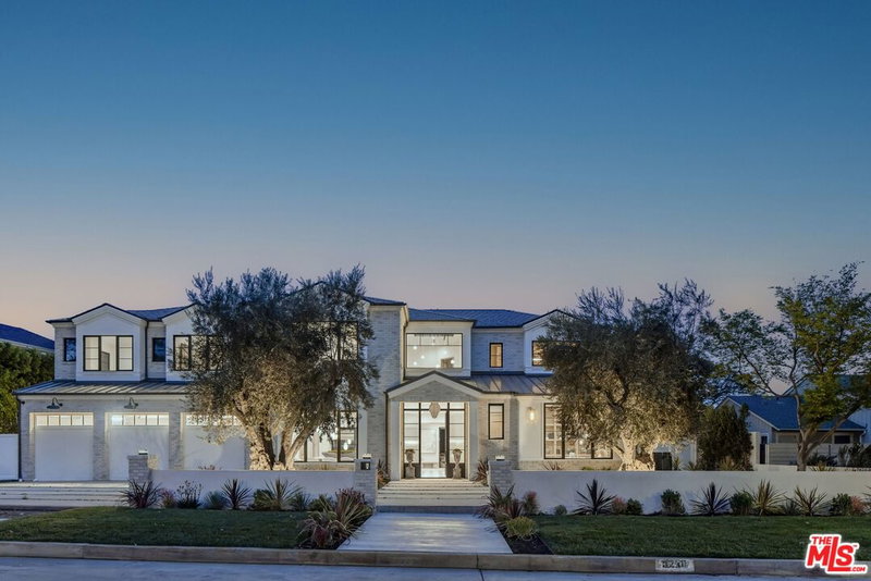 1220 Corsica Dr