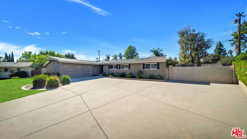 10939 Yolanda Ave