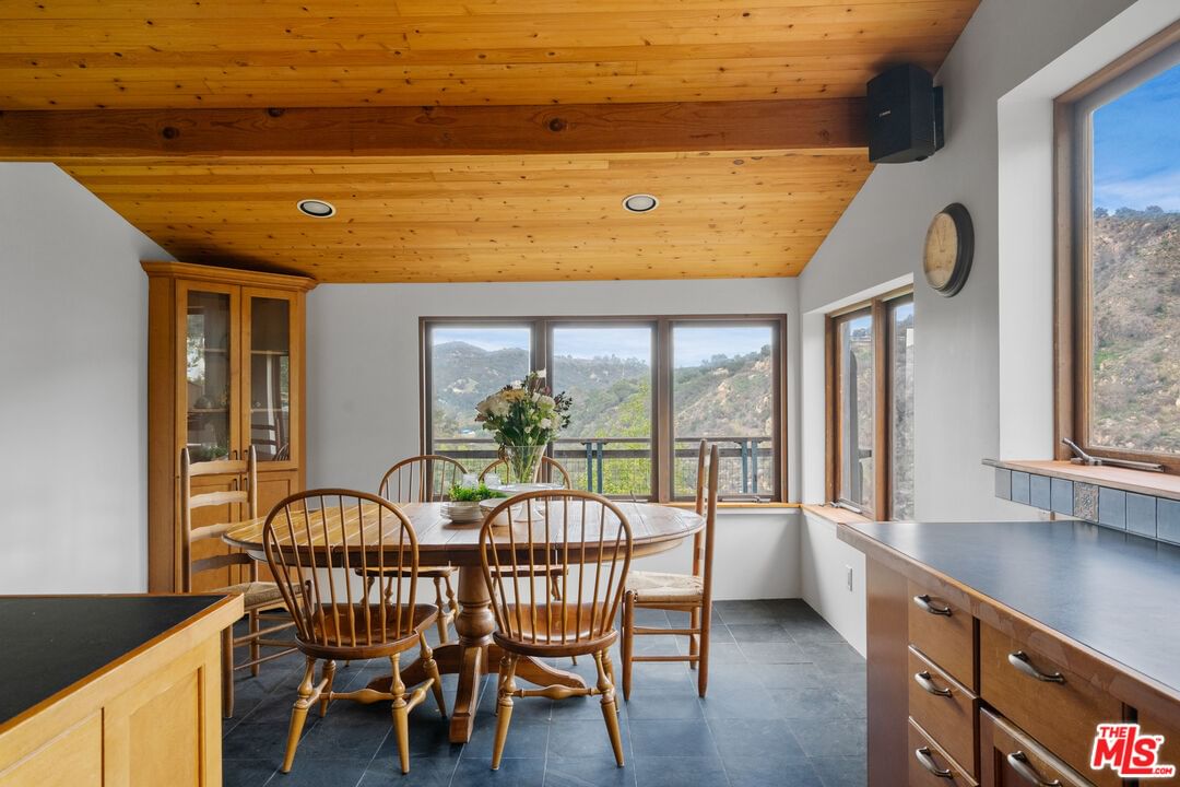Valley View photo 14