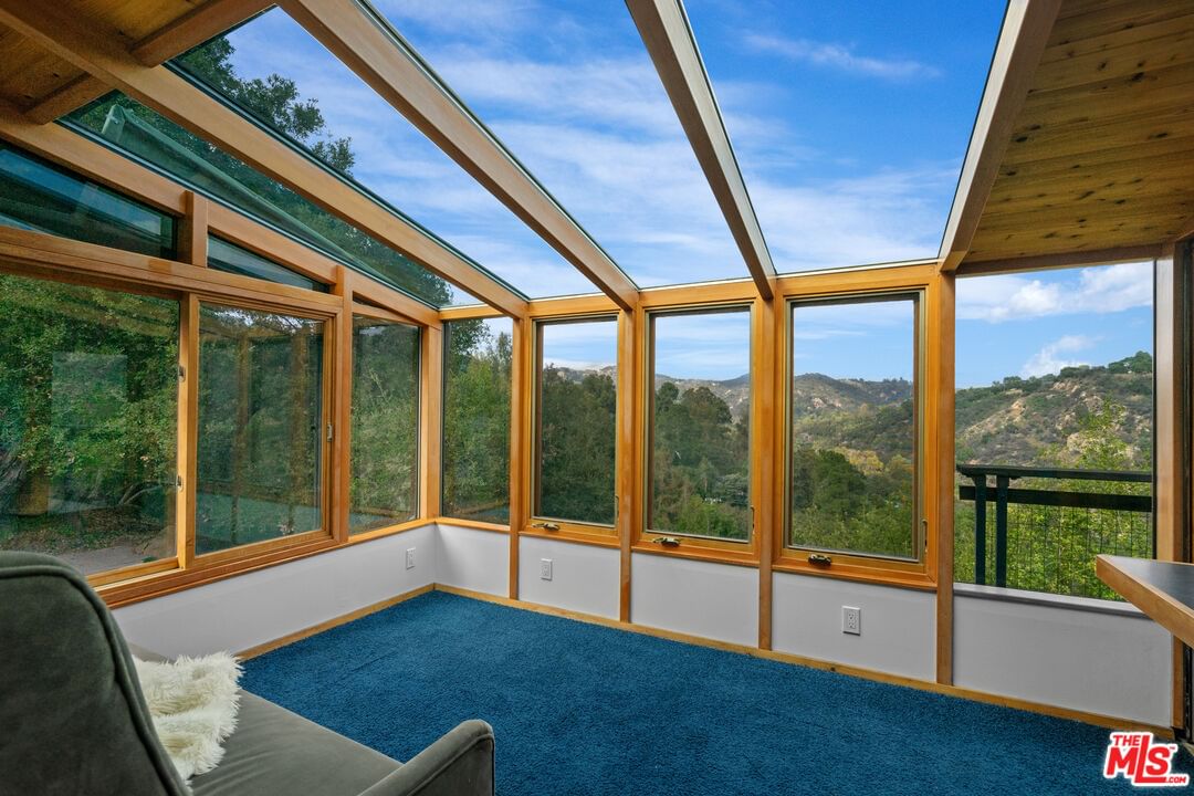 Valley View photo 16