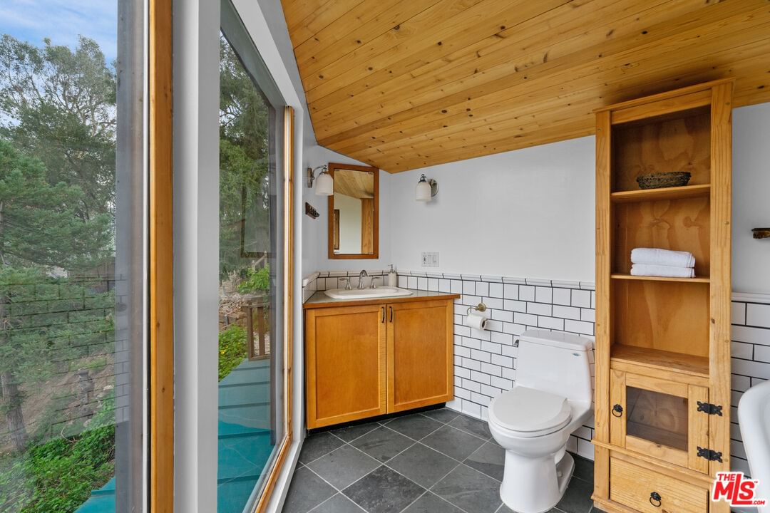 Valley View photo 19