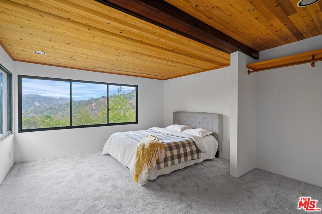 Valley View photo 20
