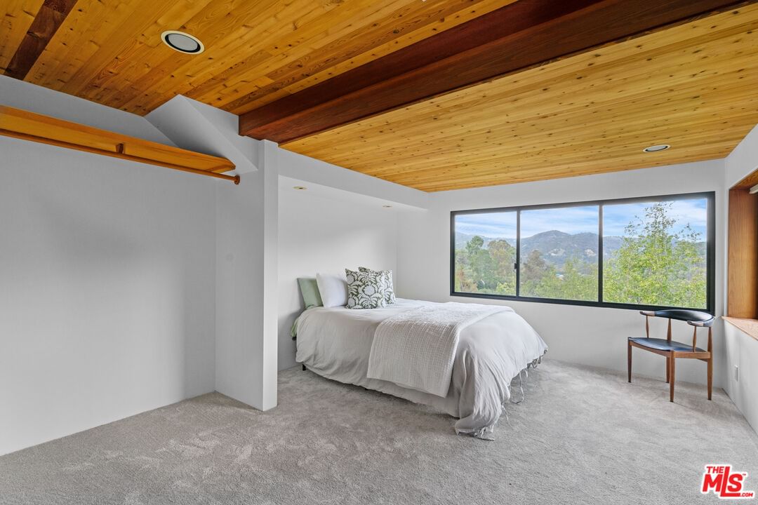 Valley View photo 24
