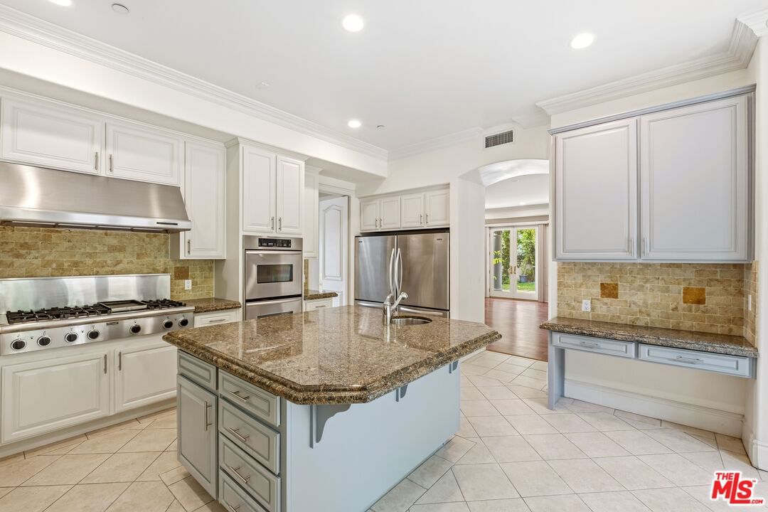Beverly Glen photo 12