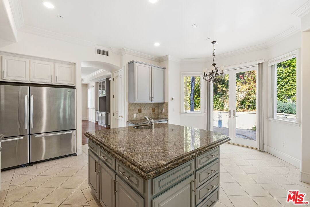 Beverly Glen photo 13