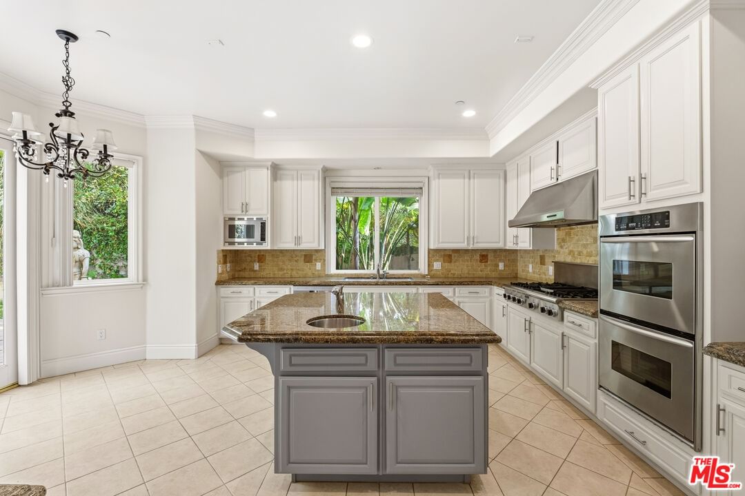 Beverly Glen photo 14