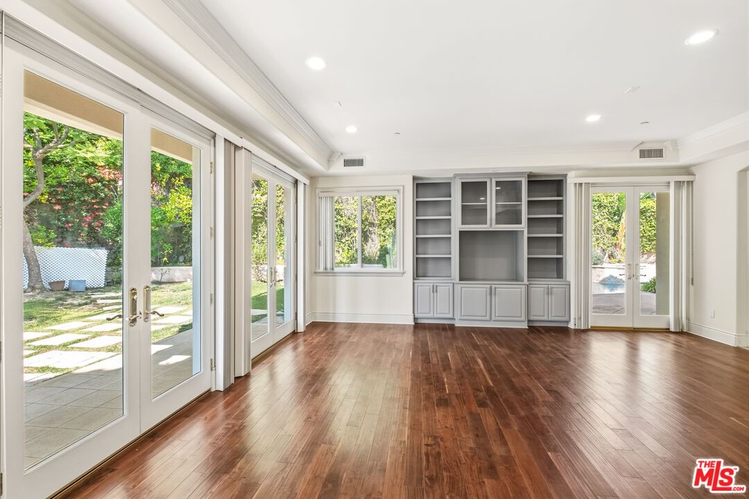 Beverly Glen photo 15