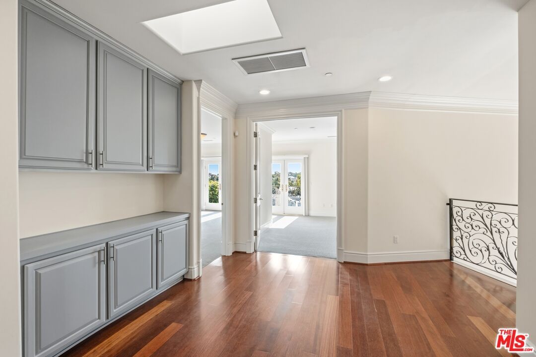 Beverly Glen photo 16