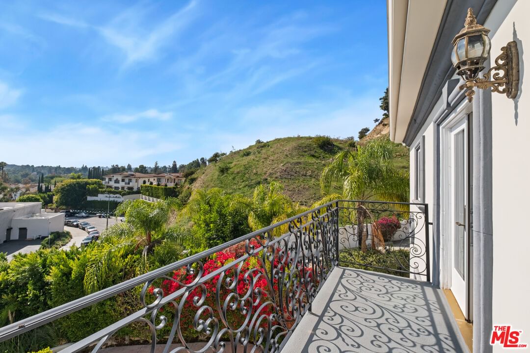 Beverly Glen photo 19