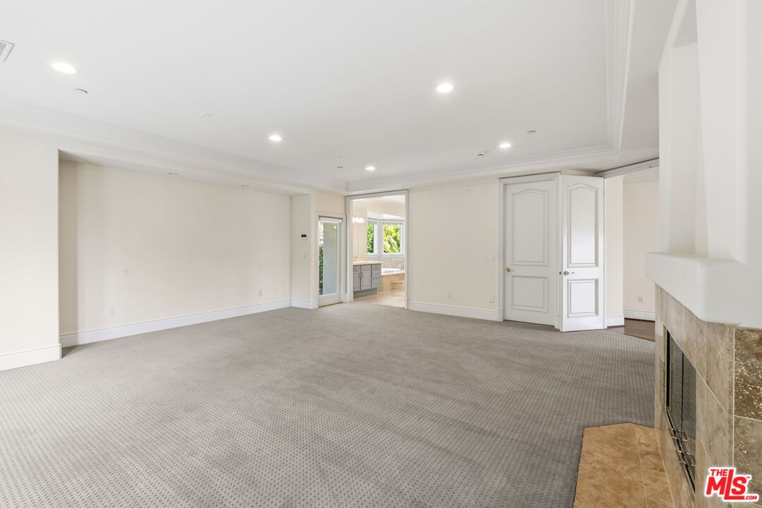Beverly Glen photo 24
