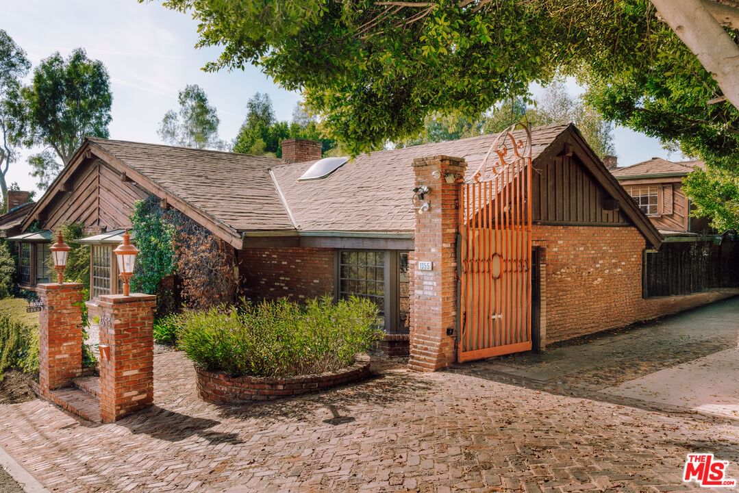 Beverly Estates photo 10