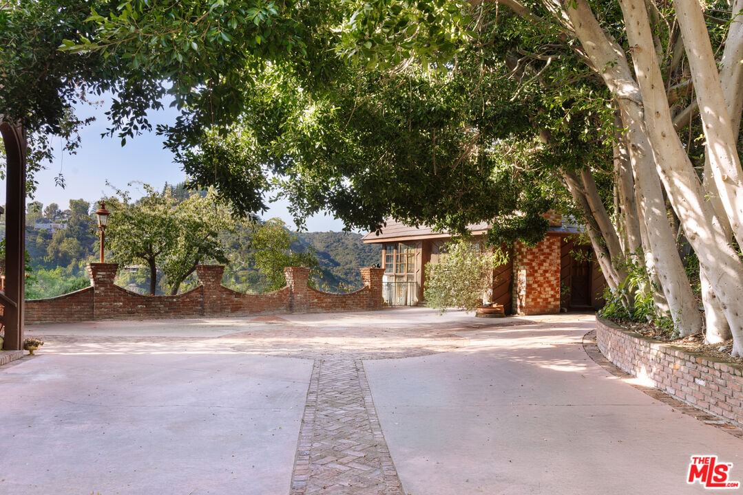 Beverly Estates photo 11