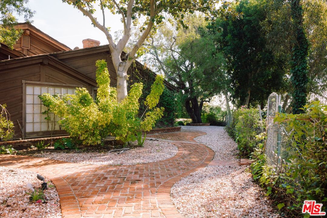 Beverly Estates photo 12